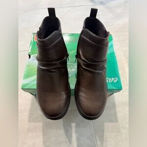EASY STREET Ariadne Brown Ankle Boots Size 9M New in Box